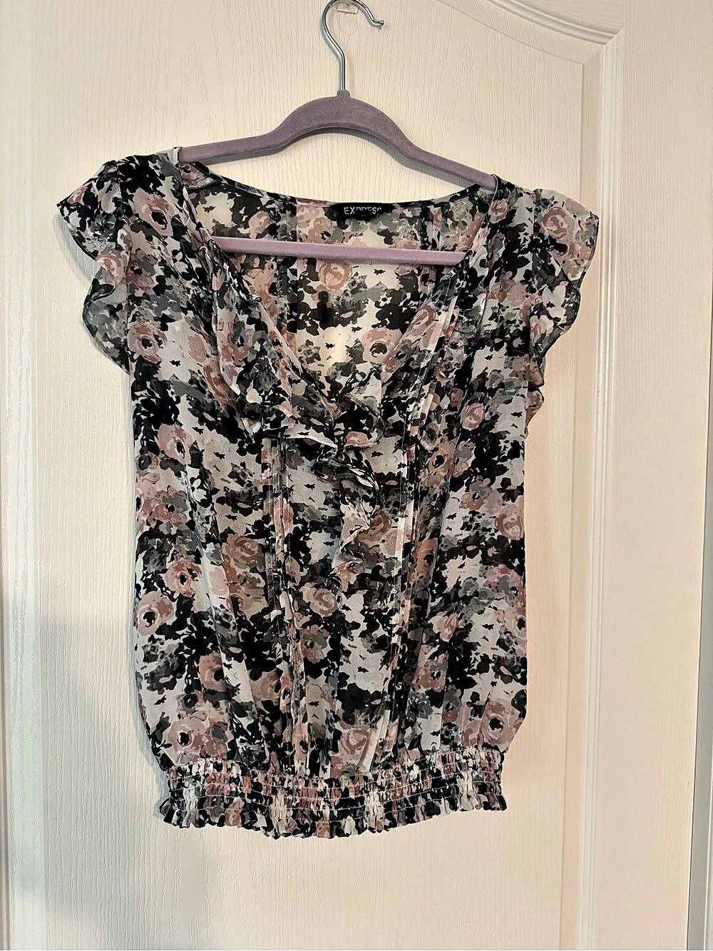 Express Floral Ruffle Blouse in Black & Pink Size Small
